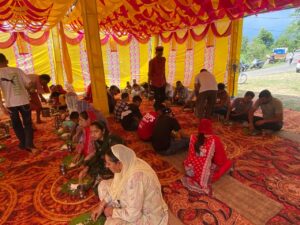 Kangra: पंचायत चुनाव में जीत के बाद उपप्रधान जोगिन्दर सिंह मनकोटिया ने कराया विशाल भंडारा, हजारों श्रद्धालुओं ने लिया प्रसाद
