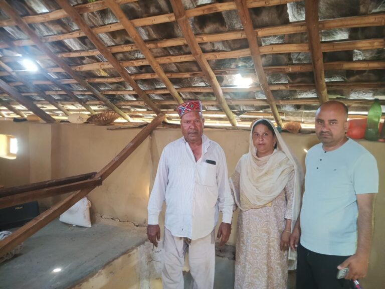 भूकंप का कहर: शाहपुर में जिगरी राम का मकान बुरी तरह क्षतिग्रस्त, परिवार पर मंडराया खतरा