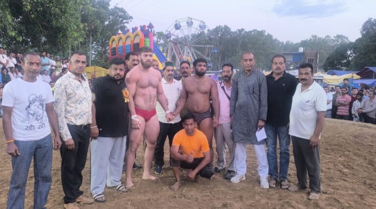 Kangra: द्रमण छिंज मेले में गूंजे दांव-पेच, रोमांचक मुकाबले में पलविंदर पट्टी ने मारी बाजी