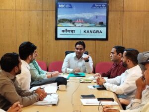 Kangra: कांगड़ा में आपदा प्रबंधन को मिलेगा हाईटेक रूप, डीसी हेमराज बैरवा ने मांगे विभागों से अहम सुझाव