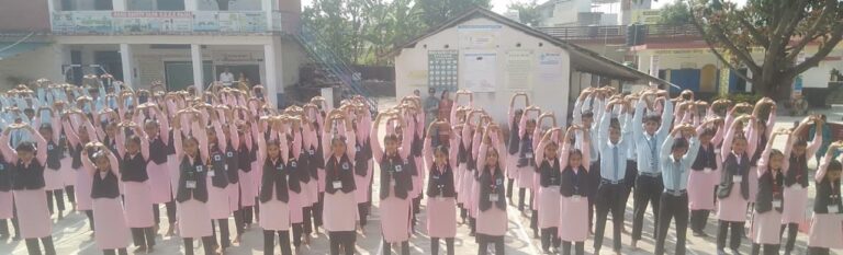 Kangra: अंतरराष्ट्रीय योग दिवस से पहले रजोल स्कूल में विशेष योग सत्र, छात्रों और शिक्षकों ने लिया बढ़-चढ़कर हिस्सा