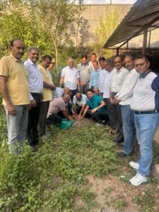 Kangra: पर्यावरण दिवस पर रोटरी क्लब शाहपुर की अनूठी पहल, स्वर्गधाम में किया पौधारोपण, विशेषज्ञ ने दी पर्यावरण संकट की चेतावनी