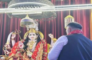 Kangra: ज्वालामुखी मंदिर में आस्था का अद्भुत नज़ारा, पंजाब के श्रद्धालुओं ने माता को अर्पित किया एक किलो चांदी का मुकुट