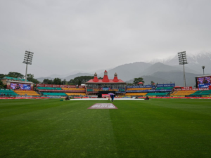 IND vs AFG 1st ODI पर बारिश का साया, मैच रद्द हुआ तो मिलेगा टिकट का पैसा या नहीं? जानिए ICC का नियम