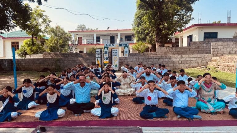 Kangra: अंतर्राष्ट्रीय योग दिवस पर नेरटी स्कूल में गूंजा योग का संदेश, छात्र-शिक्षकों ने बढ़-चढ़कर लिया हिस्सा