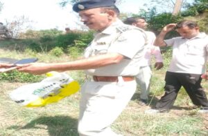 Kangra: जसवां प्रागपुर में खेतों में मिला पाकिस्तानी लिखावट वाला गुब्बारा, गांव में मचा हड़कंप, पुलिस जांच में जुटी