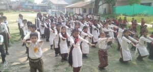 Kangra: तनाव भरी जिंदगी में योग है सबसे बड़ा सहारा, राजकीय उच्च विद्यालय लदवाड़ा में विशेष योग सत्र आयोजित