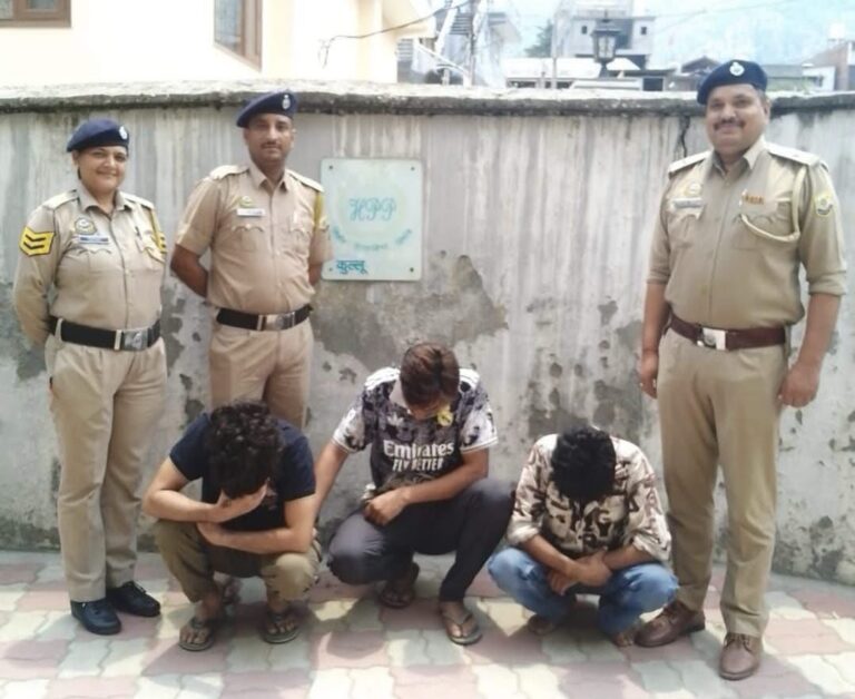 Kullu: कुल्लू में STF की बड़ी कार्रवाई! कार से 495 ग्राम चरस बरामद, हरियाणा समेत तीन आरोपी गिरफ्तार