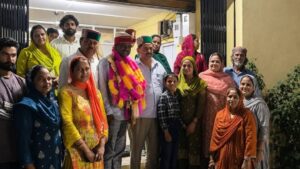 Kangra: जीत के बाद रैत कांग्रेस कार्यालय पहुंचे सुरेश पटाकू, विधायक केवल सिंह पठानिया ने किया भव्य स्वागत