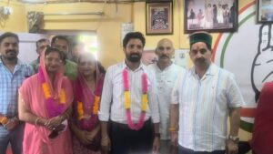 Kangra: जीत के बाद विधायक Kewal Singh Pathania से मिले गोरड़ा पंचायत के नवनिर्वाचित प्रधान और वार्ड सदस्य, मिला आशीर्वाद
