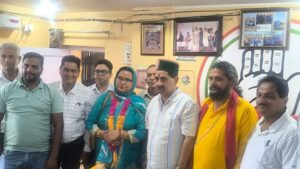 Kangra: जीत के बाद विधायक Kewal Singh Pathania से मिलीं झरेड़ पंचायत की नवनिर्वाचित प्रधान अंजना देवी शर्मा, मिला आशीर्वाद