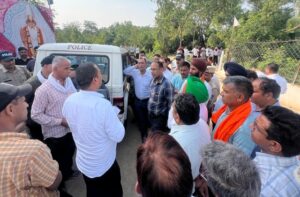Una: ऊना में डेरा निर्माण पर बवाल, प्रशासन की टीम पहुंचते ही सामने आए चौंकाने वाले खुलासे