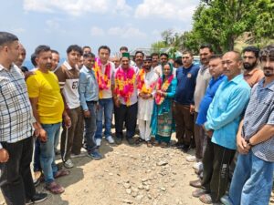 Kangra: डिब्बा गांव की बदलेगी तस्वीर! केवल सिंह पठानिया ने सड़क टायरिंग का किया ऐलान, ग्रामीणों को दिया बड़ा भरोसा