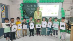 Kangra: ग्रीन डे पर हरे रंग में रंगा DAV पब्लिक स्कूल, नन्हे बच्चों ने दिया पर्यावरण बचाने का खास संदेश