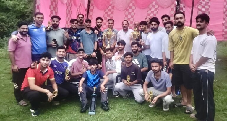 Kangra: शाहपुर के छतरी कॉलेज मैदान में क्रिकेट टूर्नामेंट का रोमांच, कमल पाधा ने खिलाड़ियों को दिया बड़ा संदेश
