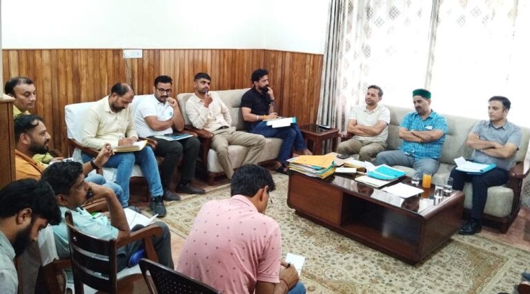 Kangra: सारनू पुल हादसे के बाद बड़ा फैसला! पुहाड़ा और चंबी पुलों पर लगेगी मेटल फेंसिंग, सुरक्षा बढ़ाने के निर्देश