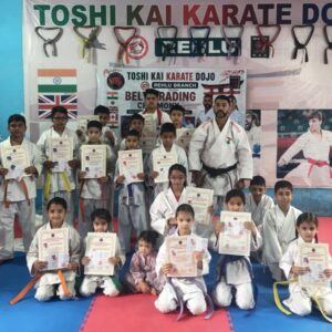 Kangra: शाहपुर के 25 बच्चों ने कर दिखाया कमाल! बेल्ट ग्रेड परीक्षा पास कर बढ़ाया क्षेत्र का मान