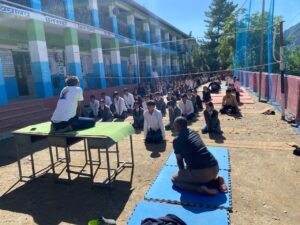 तनाव दूर करने का मंत्र सीख गए छात्र! छतराड़ी स्कूल में योग सत्र ने बच्चों को दिया स्वस्थ जीवन का संदेश
