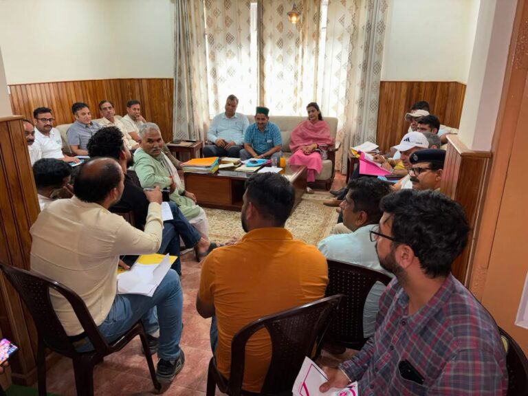 Kangra: शाहपुर में बड़ा फैसला! पुहाड़ा और चंबी पुलों पर लगेगी मेटल फेंसिंग, फोरलेन परियोजना को लेकर केवल सिंह पठानिया के सख्त निर्देश