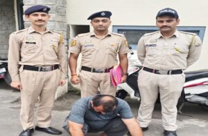 Bilaspur: बिलासपुर पुलिस की बड़ी कार्रवाई! कार से 976 ग्राम अफीम बरामद, ऊना का आरोपी गिरफ्तार