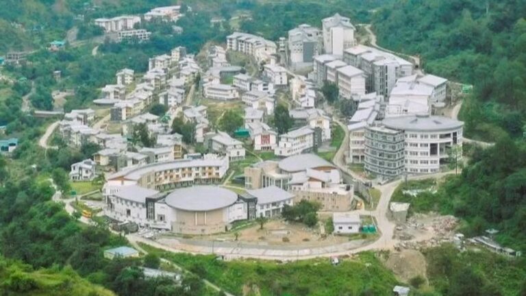 Himachal: अब पहले ही मिल जाएगी भूस्खलन की चेतावनी! IIT मंडी ने बनाई हिमालय के लिए खास तकनीक