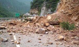 हिमाचल में मानसून अलर्ट! 24 घंटे के भीतर खुलेंगी बंद सड़कें, मंत्री विक्रमादित्य सिंह ने दिए सख्त निर्देश