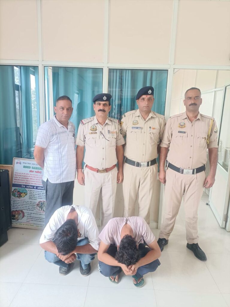 Kangra: शाहपुर में बाइक सवार दो युवकों से चिट्टा बरामद, पुलिस देखकर सड़क पर फेंकी पुड़िया, मामला दर्ज