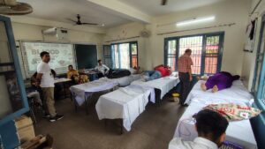 Kangra: DAV पब्लिक स्कूल बना मानवता की मिसाल, रक्तदान शिविर में उमड़ा लोगों का उत्साह