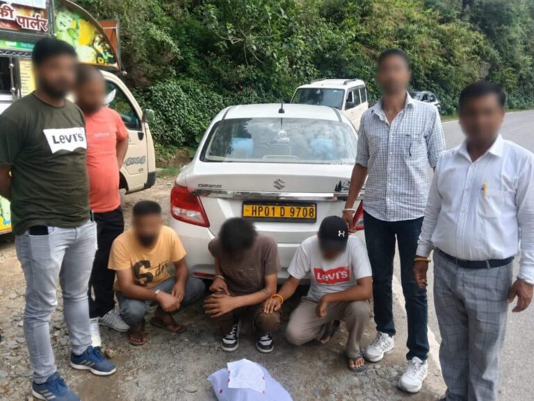 Kangra: टैक्सी में घूम रहे थे तीन युवक, CIA की कार्रवाई में 13.90 ग्राम चिट्टा बरामद, तीनों गिरफ्तार