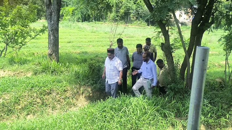 Kangra: HP Shiva Cluster पर सख्त हुए केवल सिंह पठानिया, बोले- सिंचाई में देरी हुई तो होगी कार्रवाई, 15 दिन में पूरा करें काम
