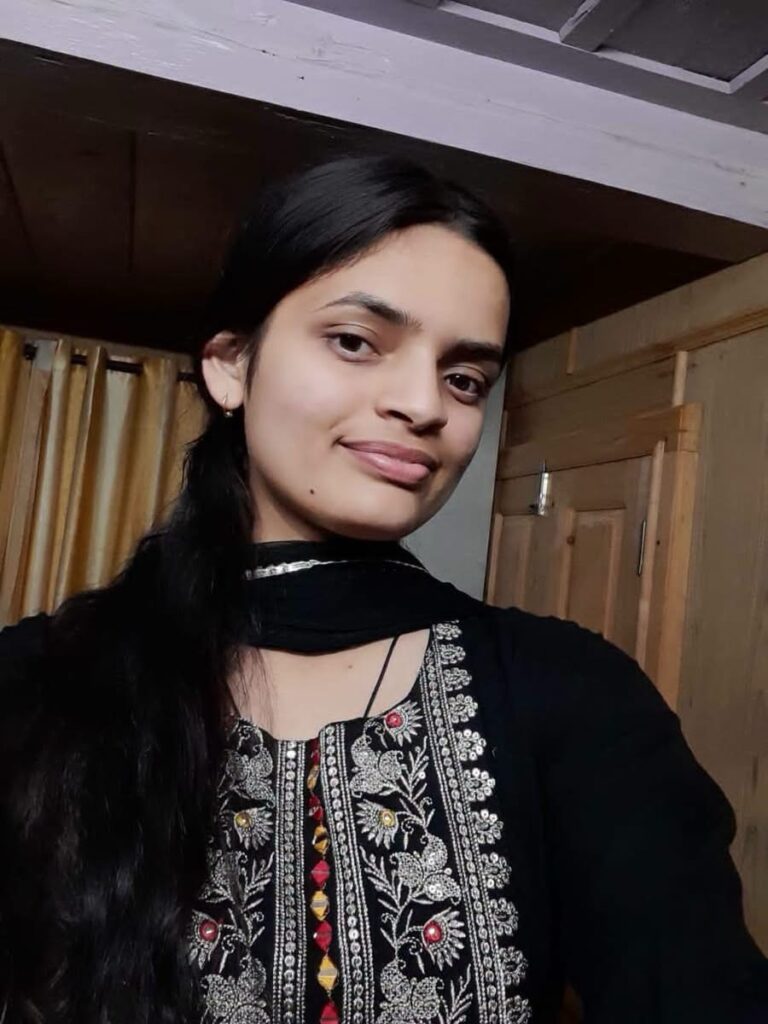 सुविधाओं की कमी भी नहीं रोक सकी उड़ान! कुपवी की बेटी शीतल ने NEET 2026 में हासिल की शानदार सफलता, 561 अंक लेकर बढ़ाया क्षेत्र का मान