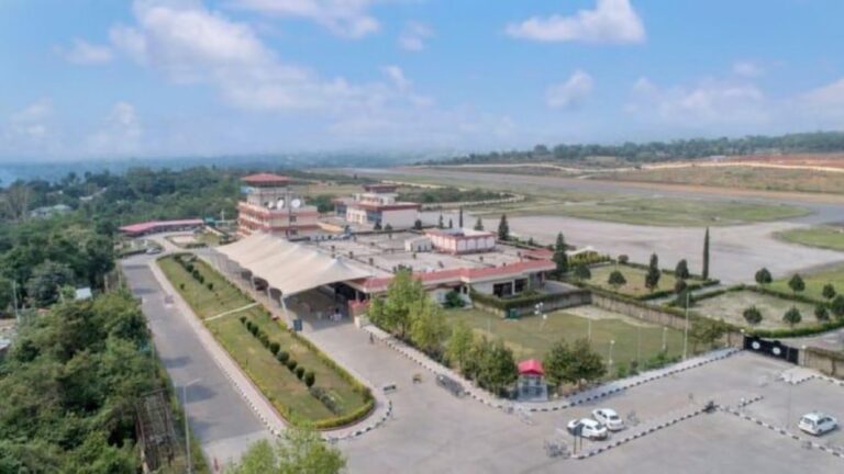 Kangra: गगल एयरपोर्ट के पास जमीन खरीद घोटाले में बड़ा खुलासा, खरीदार की जगह दूसरों ने किए हस्ताक्षर; विजिलेंस जांच में नए राज सामने आए