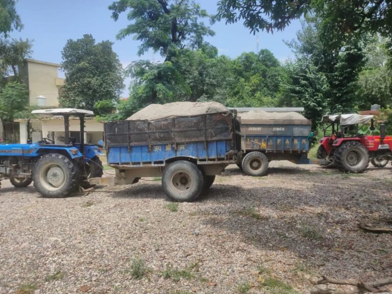 Kangra: मानसून में अवैध खनन पर नूरपुर पुलिस का बड़ा एक्शन, लोडर मालिक समेत 5 लोगों पर केस दर्ज