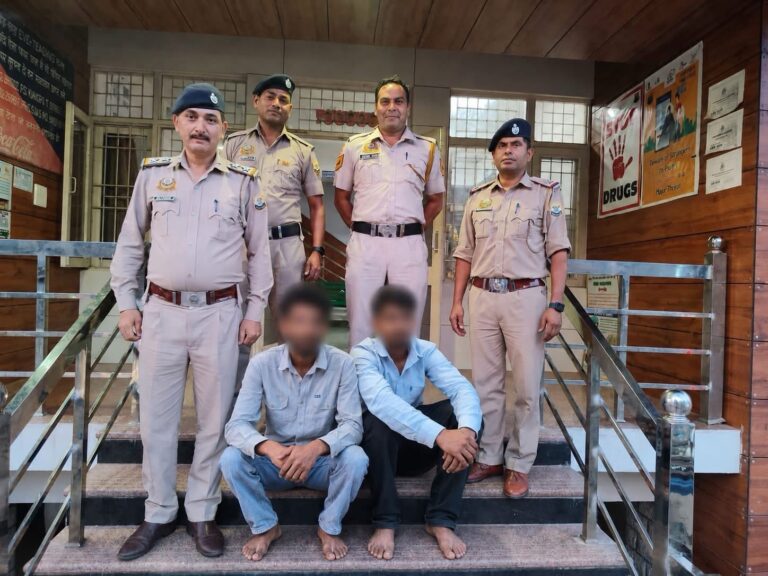 Kangra: कांगड़ा पुलिस का एंटी-चिट्टा अभियान जारी, रेलवे ओवरब्रिज के पास दो युवक गिरफ्तार; 2.36 ग्राम हेरोइन बरामद