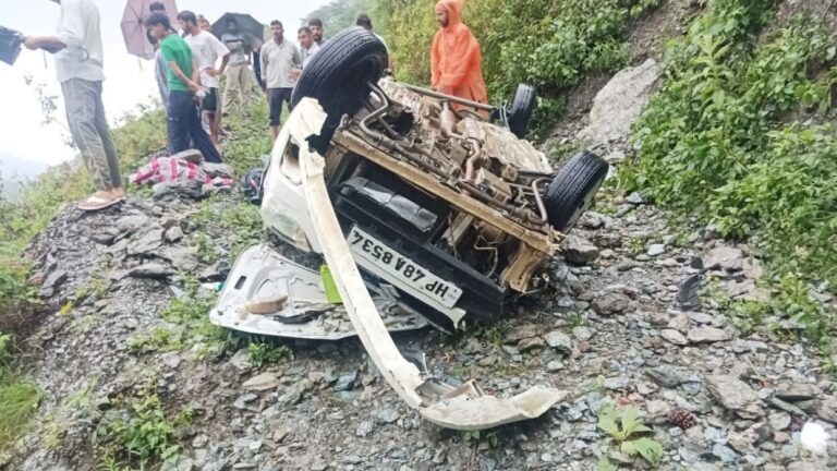 PGI से 3 माह की बच्ची का इलाज कर लौट रहा था परिवार, चंबा में कार खाई में गिरी, एक ही परिवार के 5 लोगों की दर्दनाक मौत