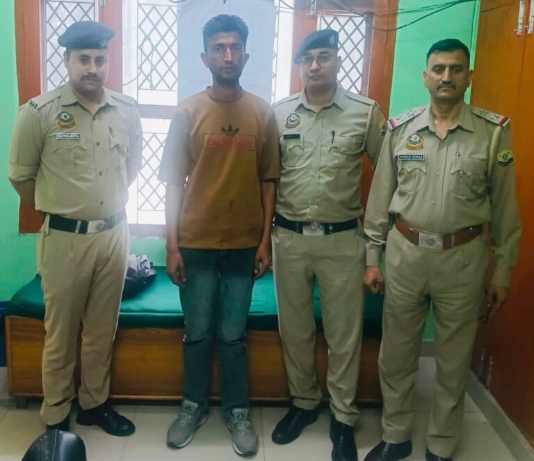 Kangra: कांगड़ा पुलिस की बड़ी कार्रवाई! NI Act मामले में उद्घोषित अपराधी नगीन कुमार गिरफ्तार