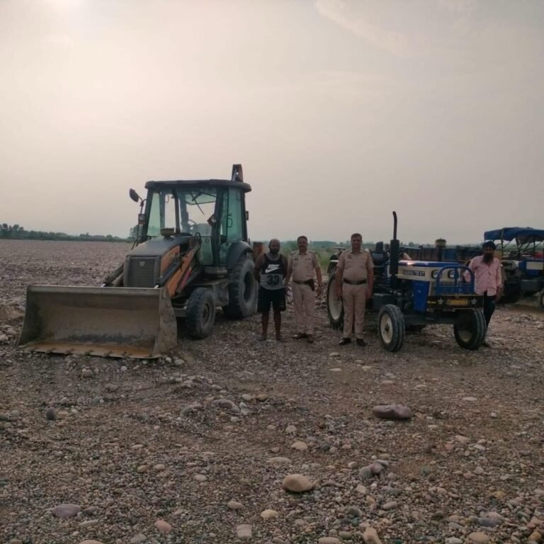 Kangra: नूरपुर पुलिस का अवैध खनन पर बड़ा एक्शन! 5 ट्रैक्टरों पर कार्रवाई, JCB जब्त, मचा हड़कंप