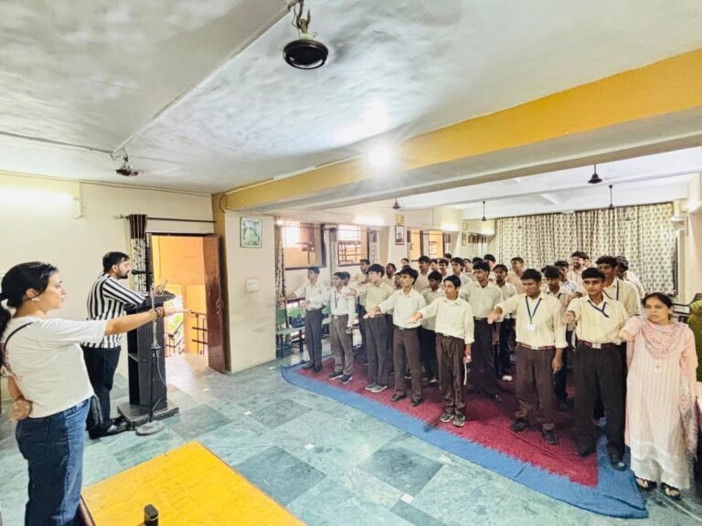 पठानकोट में नशे के खिलाफ बड़ा जागरूकता अभियान, आर्य बॉयज़ स्कूल के विद्यार्थियों ने लिया नशामुक्ति का संकल्प