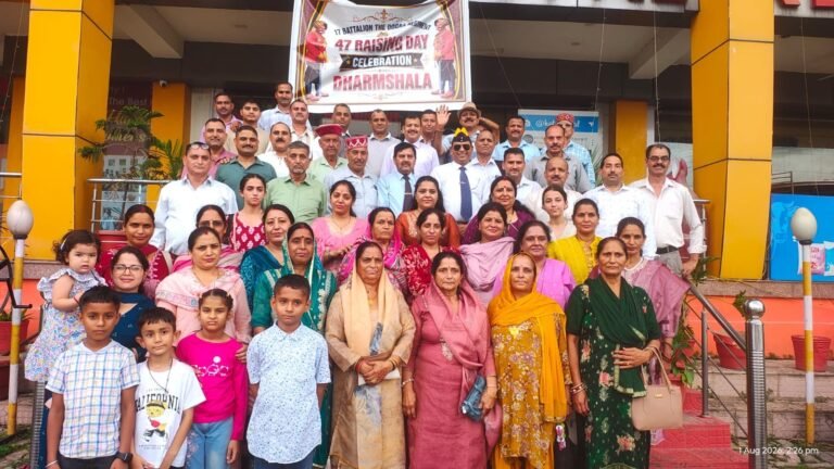 Kangra: 47वें स्थापना दिवस पर एकजुट हुई 17 डोगरा रेजीमेंट, पूर्व सैन्य अधिकारियों और जवानों ने यादगार अंदाज में मनाया जश्न