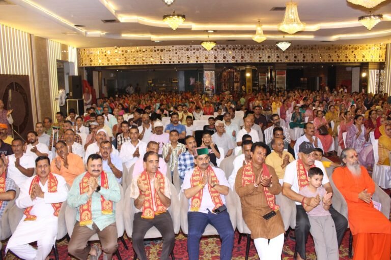 Kangra: शाहपुर में श्रीमद्भागवत कथा का समापन, विधायक केवल सिंह पठानिया ने की ज्योति प्रज्वलित; साध्वी भाग्यश्री भारती ने बताया आत्मा-परमात्मा के मिलन में गुरु का महत्व