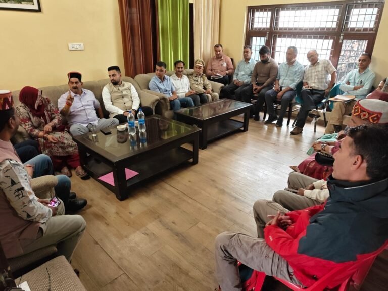 Kangra: डल लेक में जल्द शुरू हो सकती है आरती! विधायक केवल सिंह पठानिया ने दिया बड़ा अपडेट, विकास कार्यों पर अधिकारियों को दिए निर्देश