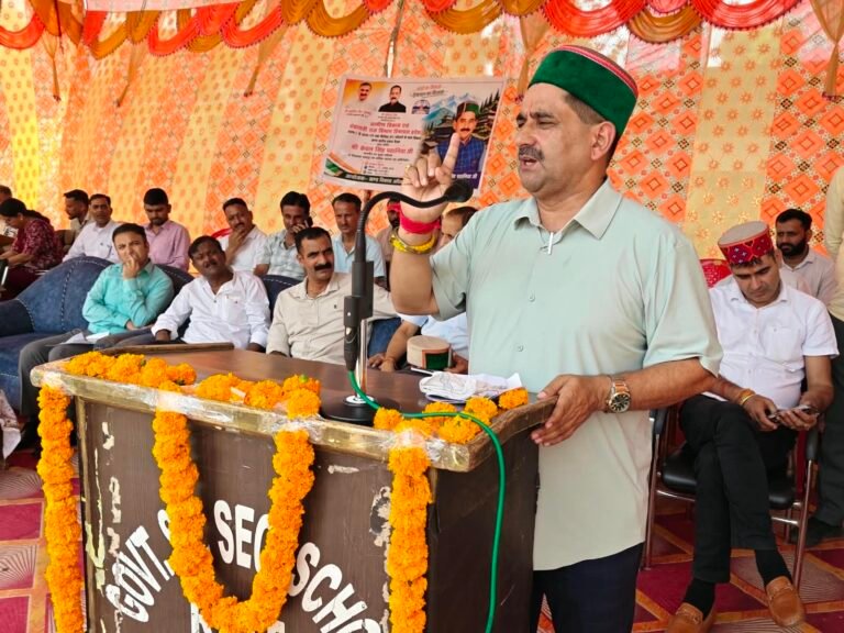रैत में BPL परिवारों से विधायक केवल सिंह पठानिया का सीधा संवाद, योजनाओं की जानकारी को लेकर अधिकारियों को दिए ये निर्देश