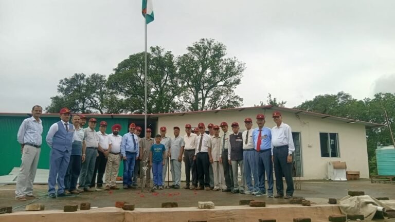 स्वतंत्रता दिवस पर शाहपुर में पूर्व सैनिकों ने फहराया तिरंगा, शहीदों को किया नमन