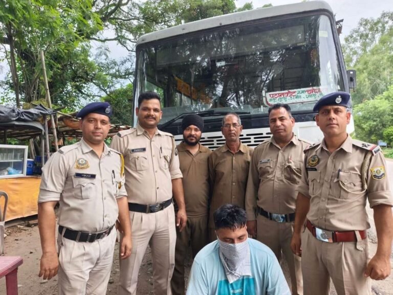 Kangra: कांगड़ा में HRTC बस के अंदर चिट्टा बरामद, कपूरथला का 28 वर्षीय युवक गिरफ्तार; पुलिस की बड़ी कार्रवाई