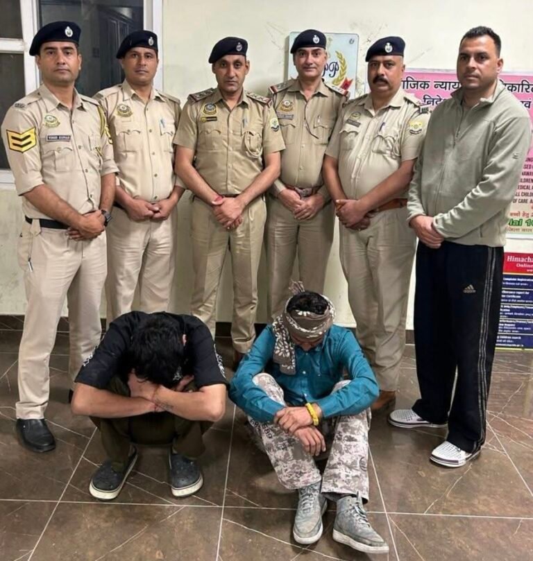 Kullu: कुल्लू-मनाली में नशे पर पुलिस का बड़ा प्रहार, होटल से 20.420 ग्राम चिट्टा बरामद; दो गिरफ्तार