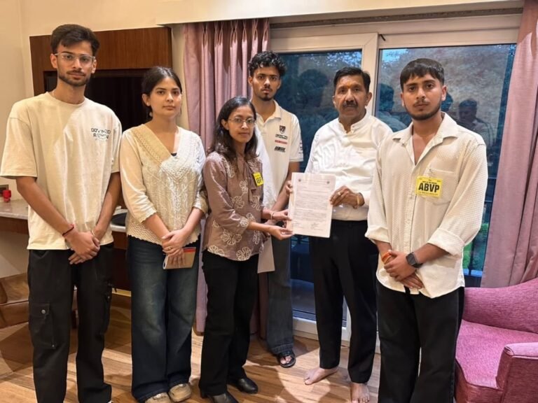 पालमपुर कृषि विश्वविद्यालय में ABVP का 7वें दिन भी प्रदर्शन, फीस बढ़ोतरी और ICAR सीटें बहाल करने की मांग