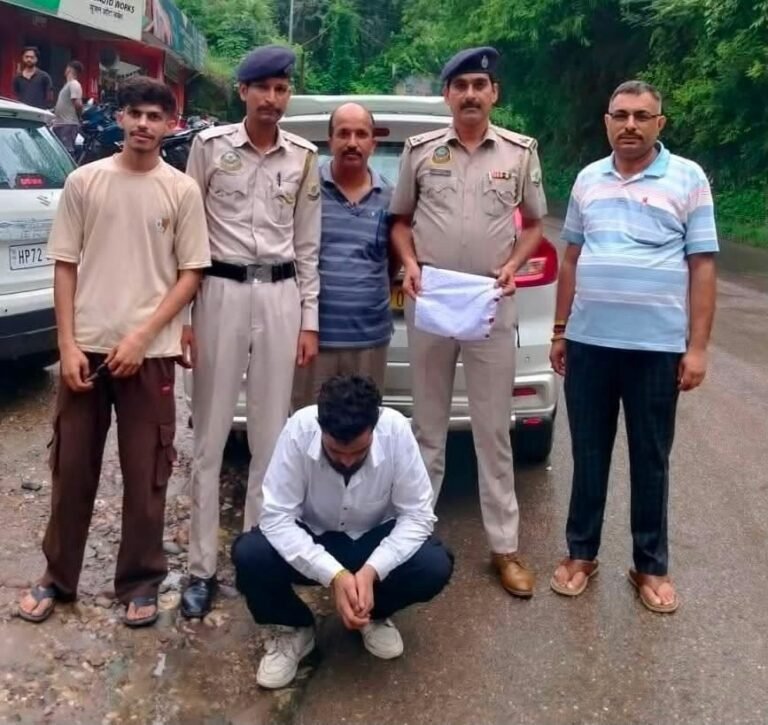 Kangra: आलमपुर में टैक्सी की तलाशी के दौरान 7.01 ग्राम चिट्टा बरामद, 28 वर्षीय युवक गिरफ्तार