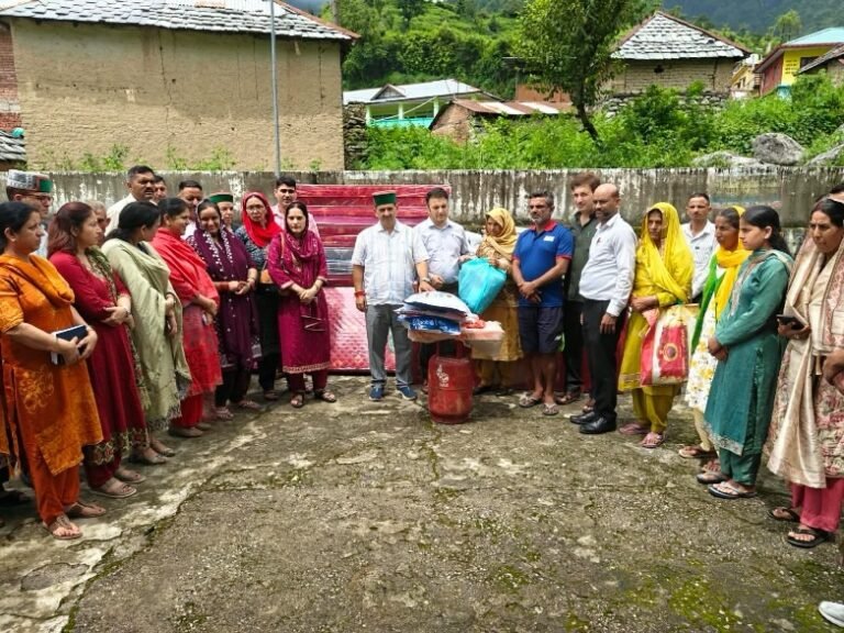 बोह आपदा प्रभावित परिवारों के लिए बड़ी राहत, पुनर्वास के लिए जमीन चिन्हित; 25 परिवारों को मिली जरूरी सामान की किट, पढ़ें पूरी खबर