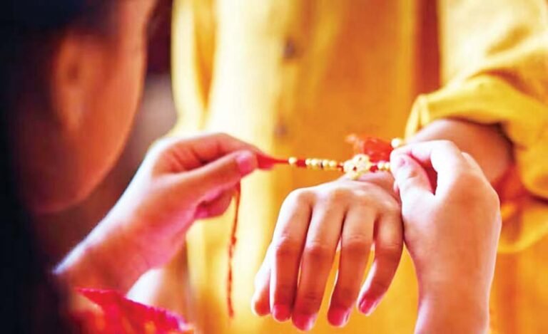 रक्षाबंधन से पहले डाकघरों में राखियों की बुकिंग तेज, 1 लाख स्पेशल कवर में 60% से ज्यादा इस्तेमाल; 10% छूट का भी लाभ