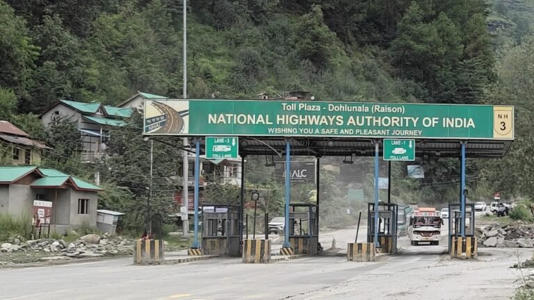 कीरतपुर-मनाली फोरलेन पर फिर लगेगा टोल का झटका! डोहलूनाला और टकोली टोल प्लाजा दोबारा शुरू करने की तैयारी